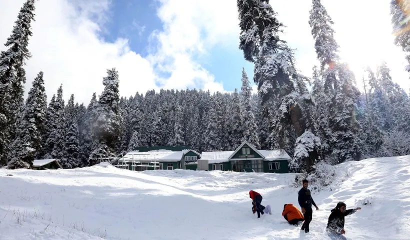 Gulmarg freezes at minus 8.8, cold wave intensifies in J&K