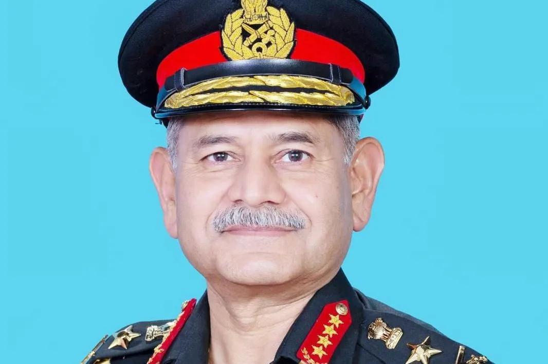 Army chief visits forward posts in Kashmir, calls for continued vigilance along LoC