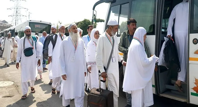 Kashmiri Hajis’ stay cut short amid flight restrictions; 640 pilgrims affected