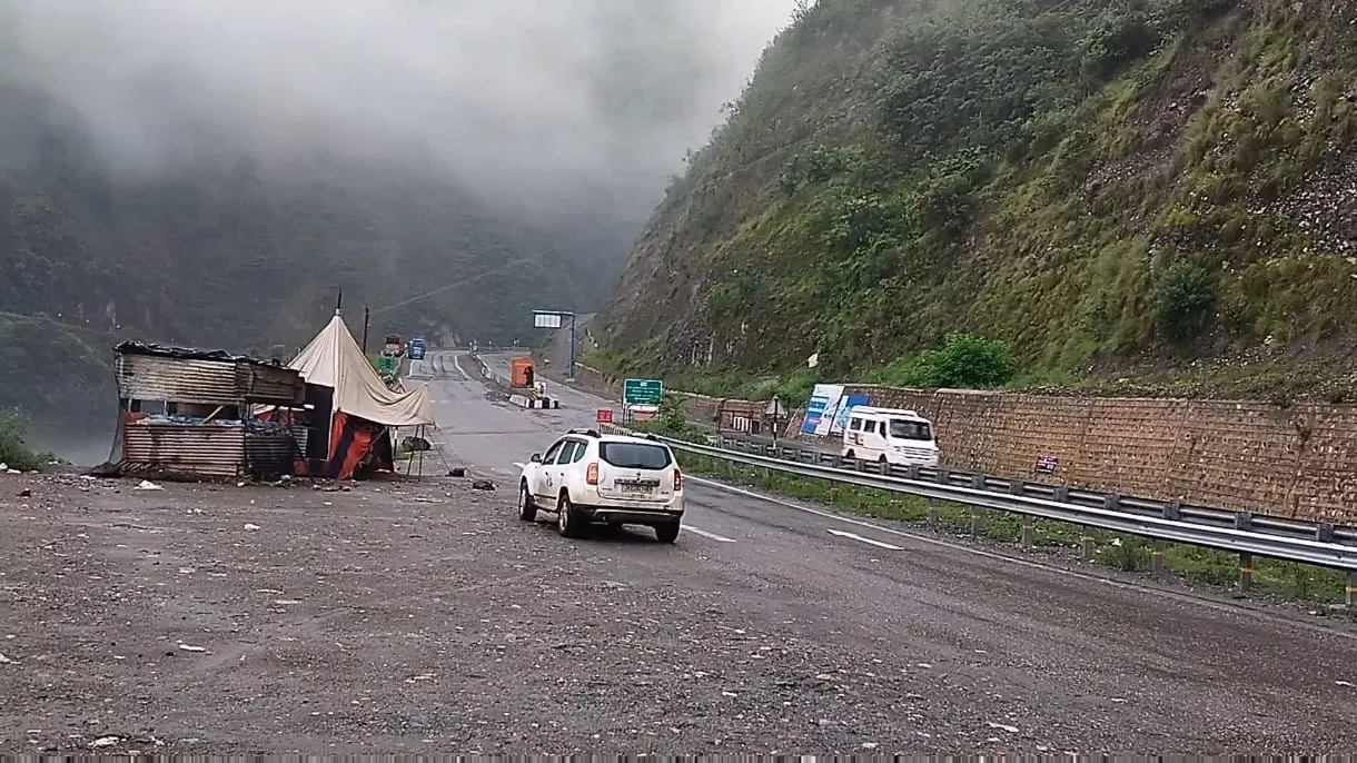Jammu–Srinagar highway is open for all vehicles from both sides